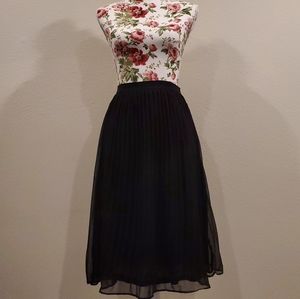 NWOT Pleated skirt